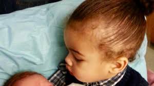 Porađala sam se 11 SATI, a onda je BEBA IZAŠLA i babica je VIKNULA: "O, MOJ  BOŽE": Videla sam bebu i SAMO SAM ĆUTALA