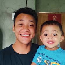 Isang truck ang tumagilid ngayong araw bandang Barangay Macatad, Siniloan,  Laguna! (KM3) Nayupi ang motor at isang tricycle driver naman ang nabalian  ng paa ayon sa nakakita nito.