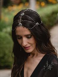 Hoy os comparto uno de esos looks que demuestran que con buenos accesorios  se puede transformar cualquier vestido. Este de lunares es de Zara (sí, ¡de  rebajas!), y aunque tuve que ajustarme