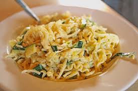 Die Beruhmten Zucchini Frischkase Nudeln Von Cha Cha Chefkoch Zucchini Nudeln Rezept Rezepte Einfache Gerichte