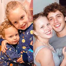 Aka very ugly & rafael cardoso) versão alternativa. Mariana Bridi Posta Foto Com Rafael Cardoso E Faz Comparacao Com Os Filhos 12 11 2020 Uol Tv E Famosos