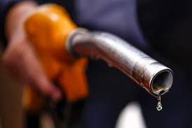 Sui ponti del 25 aprile e 1 maggio stangata per i carburanti, la spesa aumenta di 1,4 miliardi