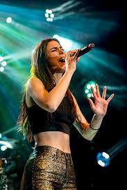 Emma nam vorig jaar deel aan the voice kids, maar haalde de finale toen niet. Lena Emma Bale In Bielefeld Ringlokschuppen Konzertbericht