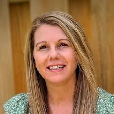 Loretta Bowling's Instagram, Twitter & Facebook