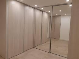 MUUN - Vestidor con puertas corredizas de espejos y color... | Facebook