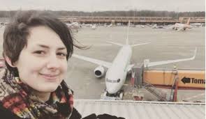 Γυναίκα χώρισε ύστερα από... 9ετή σχέση με αεροπλάνο, όμως ''παρέμειναν  φίλοι''