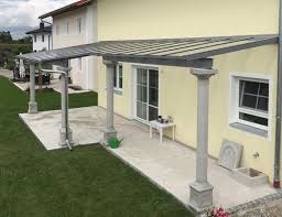 Terrassenuberdachung Stahl Glaskonstruktion Auf Betonsaulen Montiert Terrassenuberdachung Uberdachungen Uberdachung Terrasse