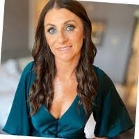 Nanette Fleming's Instagram, Twitter & Facebook