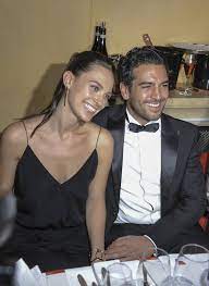 Elyas m'barek spielt in seinem neuen kinofilm barkeeper milo, der zusammen mit dem chaotischen renzo (frederick lau) eine bar aufmachen möchte. Elyas M Barek Der Schauspieler Zeigt Seine Neue Freudin Intouch