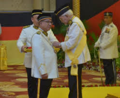 saˈrawaʔ) is a state of malaysia. Redparrot Setiausaha Kerajaan Sarawak Dahului Senarai Penerima Darjah Kebesaran Sarawak