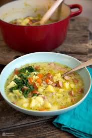 Omas Kartoffelsuppe Mit Wurstchen Madame Cuisine Rezept Kartoffelsuppe Kartoffelsuppe Rezept Einfach Omas Kartoffelsuppe