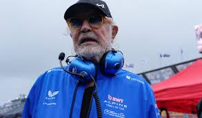 Bebsithoo exposes his epic cock for viewing