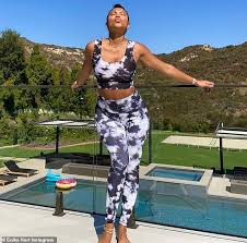 The couple welcomed their daughter on tuesday, sept. Kevin Hart S Wife Eniko Flaunts Her Abs Only Two Weeks After Welcoming Her Daughter Kaori Readsector