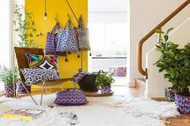 Retrouvez plus de 3,000 articles de décoration intérieure et extérieure en wax, kenté, bogolan et autres tissus africains. Le Wax Un Tissu 100 Ethnique Et Moderne