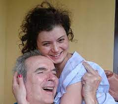 Oggi sposini vive circondato dall'affetto di famigliari e amici. Lamberto Sposini Oggi Come Sta La Foto Che Commuove Il Web Urbanpost