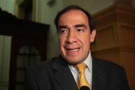 FALSO] Yonhy Lescano: la sal mata a la Covid-19 en la garganta