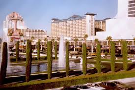 Imperial Palace From The Lot Of Caesars Palace Www All Chips Com Has Chips From All These Casinos Imperial Palace Las Vegas Las Vegas Hotels Viva Las Vegas