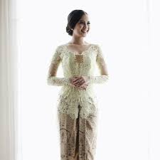 Maybe you would like to learn more about one of these? 6 Variasi Kerah Kebaya Yang Nggak Lekang Zaman Bisa Dicocokkan Dengan Bentuk Tubuh