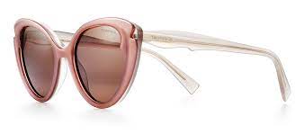 Die neue tiffany paper flowers kollektion ist inspiriert von der idee abstrakter blütenblätter und bildet eine balance zwischen zarter weiblichkeit und industrieller moderne. Tiffany Co Cat Eye Sunglasses Taupe Sand Brown Tiffany Paper Flowers Collection Tiffany Co Eyewear Avvenice