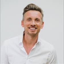 Koos van Plateringen updated his...