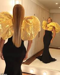Golden Globes 2020 Beyonce Shows Off Gown Despite Late Arrival In 2020 Beyonce Costume Beyonce Outfits Fashion Dress Party