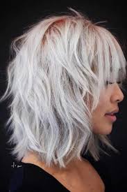 It's a layered bob hairstyle that appears to be the same length all around, but it actually has some clever layering near the ends. 27 Layered Bob Hairstyles For Extra Volume And Dimension