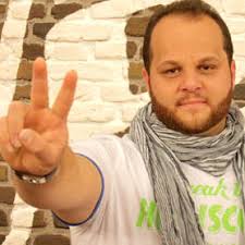 Gitano flamenco performers regard the cante jondo as a form of prayer, and thus, in duende, the dancer communicates with both the audience and god. David Barrull Un Joven Gitano Santanderino Ganador Del Programa La Voz De Telecinco Fundacion Secretariado Gitano