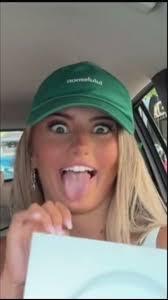 How Much Does Izzy Darnell Make