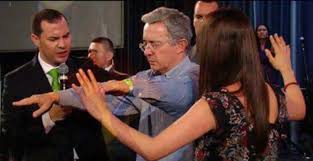 De pensamiento conservador y neoliberal axial como aliado fuerte del gobierno de estados unidos. Alvaro Uribe Velez On Twitter Quienes Son Los Trogloditas Periodico Debate Maria Isabel Rueda Https T Co Bvtcrsy2xl
