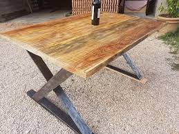 Table A Manger Industrielle Plateau En Douglas Vieilli Et Vernis Metal Disque Effet Industrie Table A Manger Industriel Idees De Meubles Table Salle A Manger