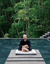 In fact, balvin decided not to postpone his album release despite the coronavirus crisis and the limited promotion he'll be able to do outside of his instagram. J Balvin Home Tour Architectural Digest Photos People Com