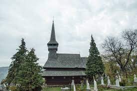 In zona poienile izei pot fi vizitate multe dintre cele mai frumoasa si importante biserici de lemn din lume. Biserica De Lemn Cuvioasa Paraschiva Din Poienile Izei Obiective Turistice Maramures DeÈtepÈi Ro