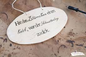 Es lohnt sich öfters mal vorbeizuschauen, da immer neue bastelvorlagen für kinder & senioren dazu. Diy Anleitung Gartenschild Aus Holz Selber Machen Mamahoch2