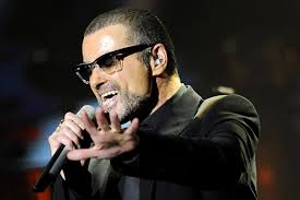 Au existat suspiciuni privind faptul că vedeta ar fi murit în urma unei supradoze de droguri, el fiind bănuit că era consumator de cocaină și heroină. George Michael A Murit La 53 De Ani