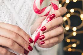 Very often the symbols are snowflakes, santa, santa's deer or any christmas decor leafs, christmas trees… 5 Simple Christmas Nail Ideas Nicely Polished