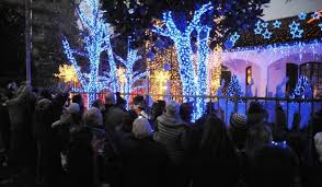 Italy, lombardy, milan, melegnano, via dei platani, la casa di babbo natale. A Melegnano Si Sono Riaccese Le Luci Della Famosa Casa Di Babbo Natale Attualita 7giorni