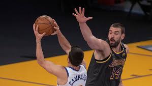 Campazzo le gana el rebote a lebron. Anthony Davis Y Marc Gasol Dan Aire A Unos Lakers Sin Lebron James Ante Los Nuggets De Nikola Jokic