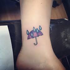 10 Tatuagens De Emoji Que Vao Te Deixar De Boca Aberta Tecmundo Emojies una palabra japonesa que se utiliza para designar las imágenes o pictogramas que emoji con beso de corazón: 10 tatuagens de emoji que vao te deixar