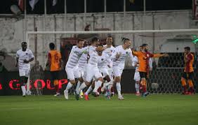 Lig seçiniz süper lig 1. Galatasaray S Title Bid Suffers 3 0 Blow From 10 Man Hatayspor Daily Sabah