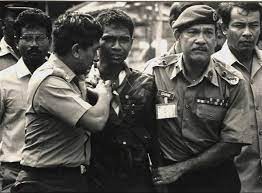 Bagaimana permainan 'monopoly' selamatkan tahanan jerman dalam ww2. Macam Mana Tentera Kita Diiktiraf Dunia Walaupun Dengan Jumlah Yang Sikit Dan Aset Tak Secanggih Amerika Soscili