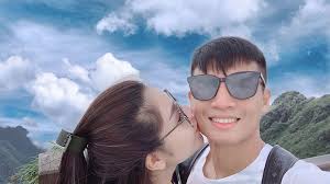 Ban đầu họ chỉ ôm ấp, hôn nhau nhưng sau đó có những hành vi thân mật thái quá. Update Chuyá»‡n Tinh Cáº£m Cá»§a Cáº§u Thá»§ Tiáº¿n DÅ©ng RÆ°á»›c Nang Vá» Dinh VÄƒn Ä'á»©c Va Quang Háº£i Vá»«a Chia Tay Ä'a ChÄƒm Tháº£ Tim Gai Xinh