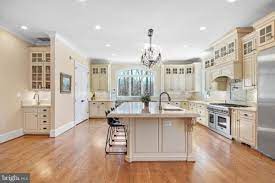 This means that the oven will stay in a bake mode until shut off, which will allow you to use the oven for cooking or warming food. 12 Homes On The Market With Mouthwatering Kitchens