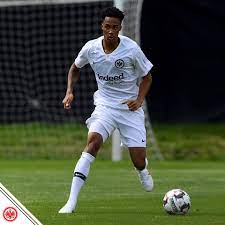 Deji beyreuther, 21, aus deutschland ⬢ position: Deji Beyreuther Feiert Heute Seinen Eintracht Frankfurt Facebook