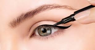 A winged cat eye look can be a really hard look to master. Beauty Basics How To Do Winged Eyeliner Inure Tech Media