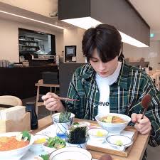 코디 도움 필요없는 '사복 패션' 타고난 남자 연예인 5 팬들의 취향을 저격하는 사복 패션으로 눈길을 끄는 남자 연예인들이 있다. Nf0mocabdje89m