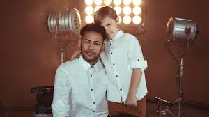 Find and save images from the neymar jr collection by peka (peekaa) on we heart it, your everyday app to get lost in what you love. Neymar And David Lucca His Son Neymar Jr Image 4k 3840x2160 Download Hd Wallpaper Wallpapertip
