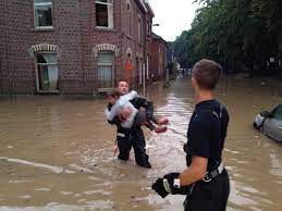 With flooding, a person is unable to avoid (negatively reinforce) their phobia and through. Inondations Le Niveau De Crue A Depasse Trois Metres Par Endroits