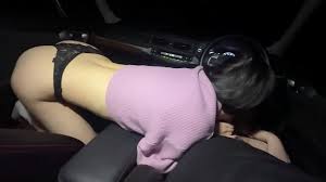 Adryelli Rot fazendo sexo com o namorado dentro do carro - Gostosa Pelada