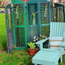 This privacy screen features four panels and five posts. 50 Diy Outdoor Privacy Screen Ideas You Can Easily Build
