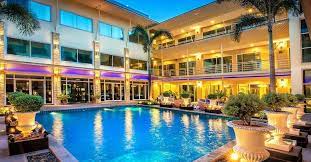 Table manner biasanya digunakan ketika acara jamuan makan khusus, baik itu dari kolega bisnis, kepemerintahan ataupun kerajaan. Hotel Adalah Pengertian Fungsi Jenis Karakteristik